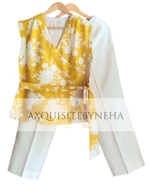 Yellow sleevesless set