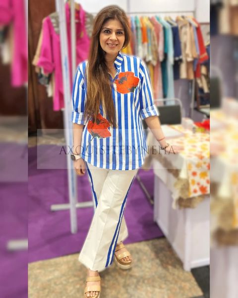 Blue stripes Flower Motif