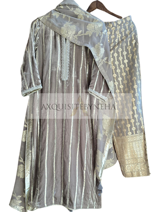 Grey / Beige Gotawork